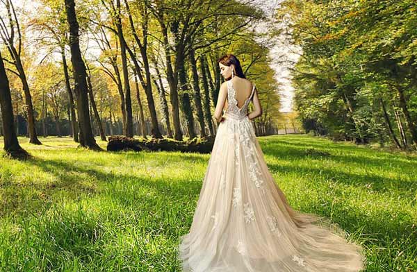 Ein Brautkleid in Creme und im Vintage Stil